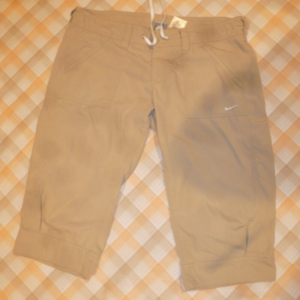 Nike Cropped Pants with pockets /Khaki capris Sz Large - Picture 2 of 11